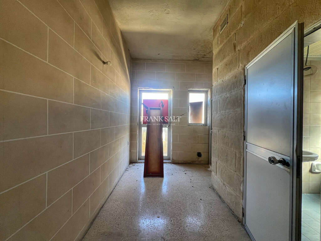 Paola, 3 Bedrooms Bedrooms, ,2 BathroomsBathrooms,For Sale,FRSA-428021