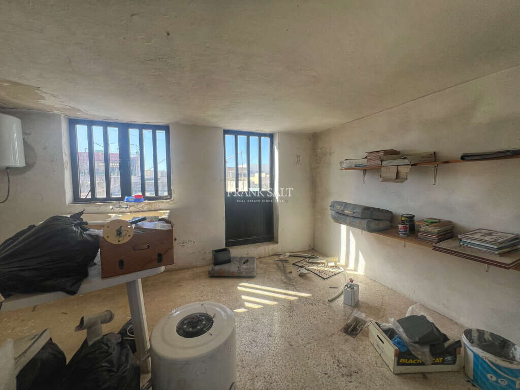 Paola, 3 Bedrooms Bedrooms, ,2 BathroomsBathrooms,For Sale,FRSA-428021