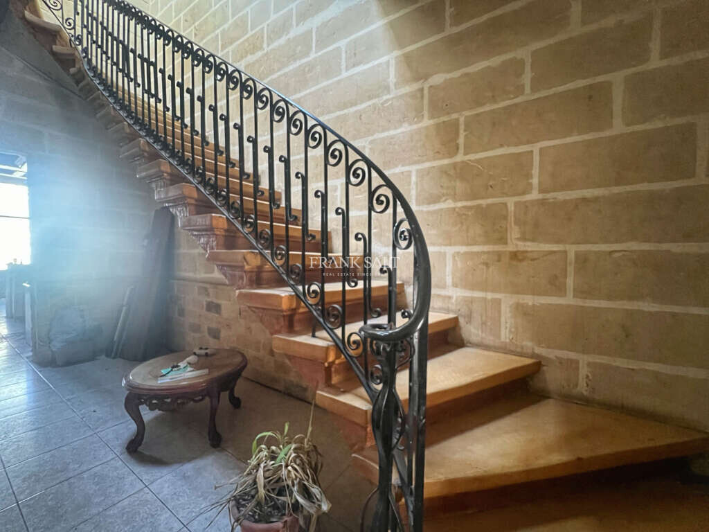 Paola, 3 Bedrooms Bedrooms, ,2 BathroomsBathrooms,For Sale,FRSA-428021