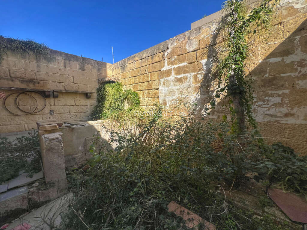 Paola, 3 Bedrooms Bedrooms, ,2 BathroomsBathrooms,For Sale,FRSA-428021