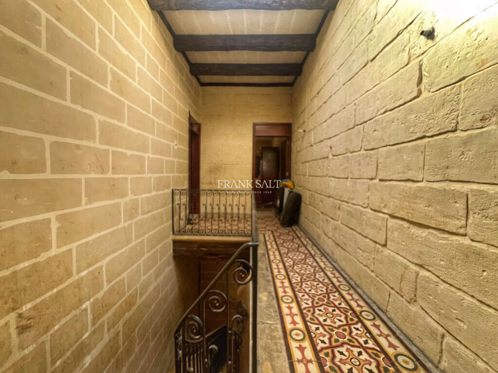 Paola, 3 Bedrooms Bedrooms, ,2 BathroomsBathrooms,For Sale,FRSA-428021