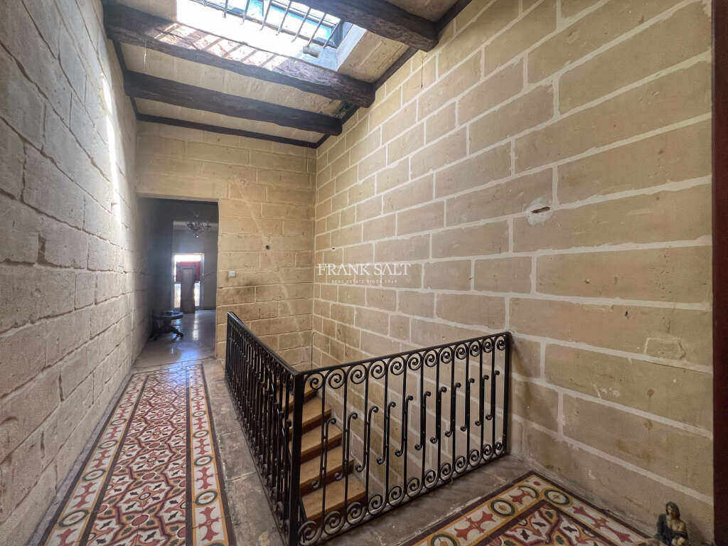 Paola, 3 Bedrooms Bedrooms, ,2 BathroomsBathrooms,For Sale,FRSA-428021