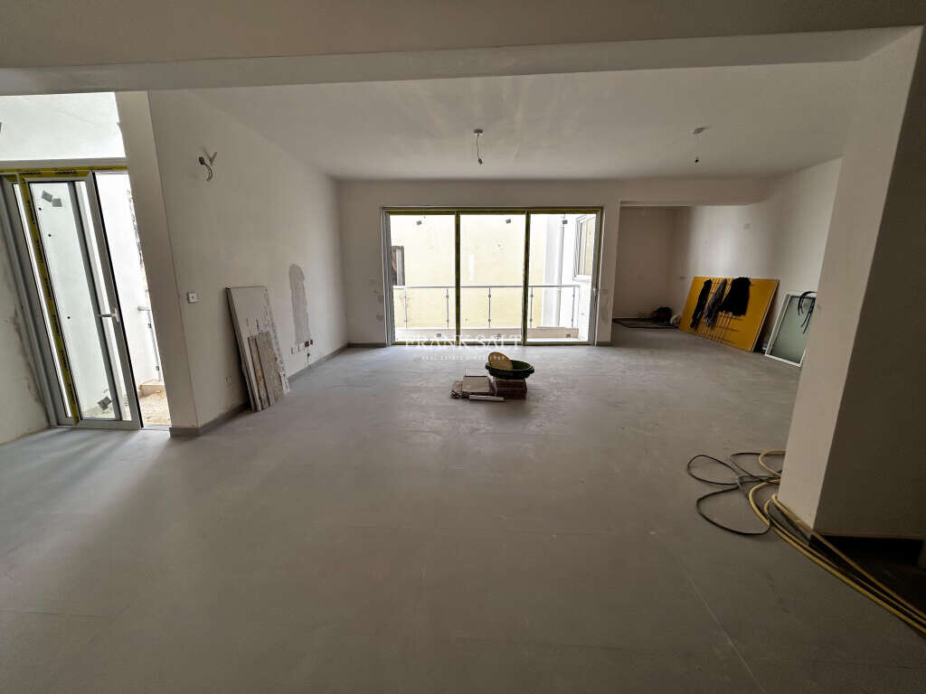 Manikata, 4 Bedrooms Bedrooms, ,2 BathroomsBathrooms,For Sale,FRSA-046058