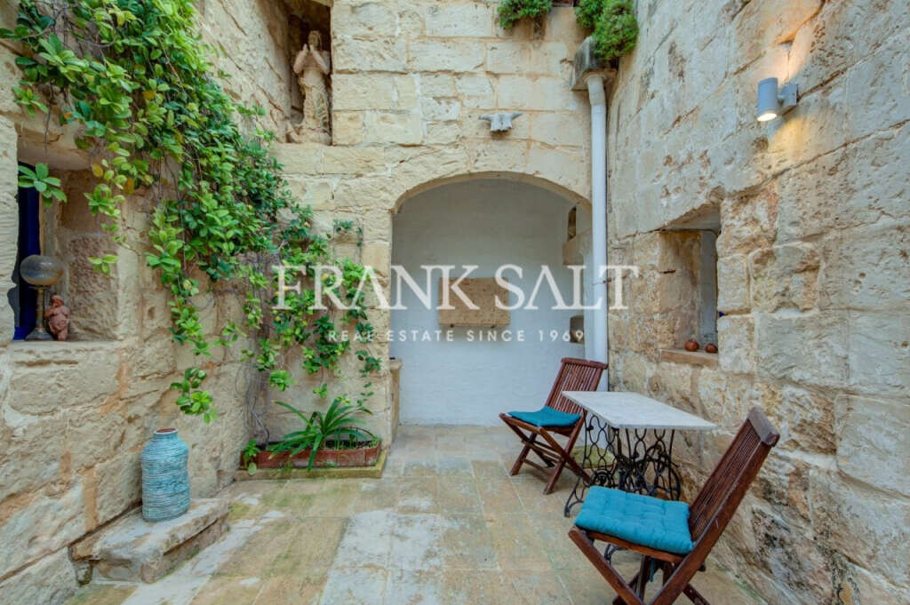 Gharghur, 3 Bedrooms Bedrooms, ,1 BathroomBathrooms,For Sale,FRSA-045721