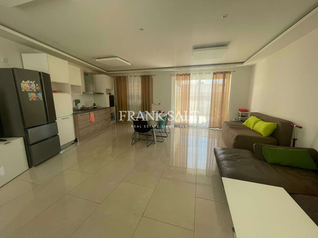 Qawra, 2 Bedrooms Bedrooms, ,1 BathroomBathrooms,For Sale,FRSA-621139