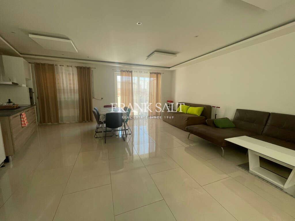 Qawra, 2 Bedrooms Bedrooms, ,1 BathroomBathrooms,For Sale,FRSA-621139