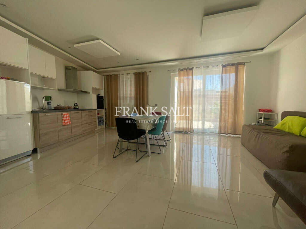 Qawra, 2 Bedrooms Bedrooms, ,1 BathroomBathrooms,For Sale,FRSA-621139