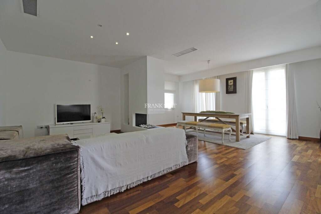 Tigne Point, 3 Bedrooms Bedrooms, ,1 BathroomBathrooms,For Sale,FRSA-039407