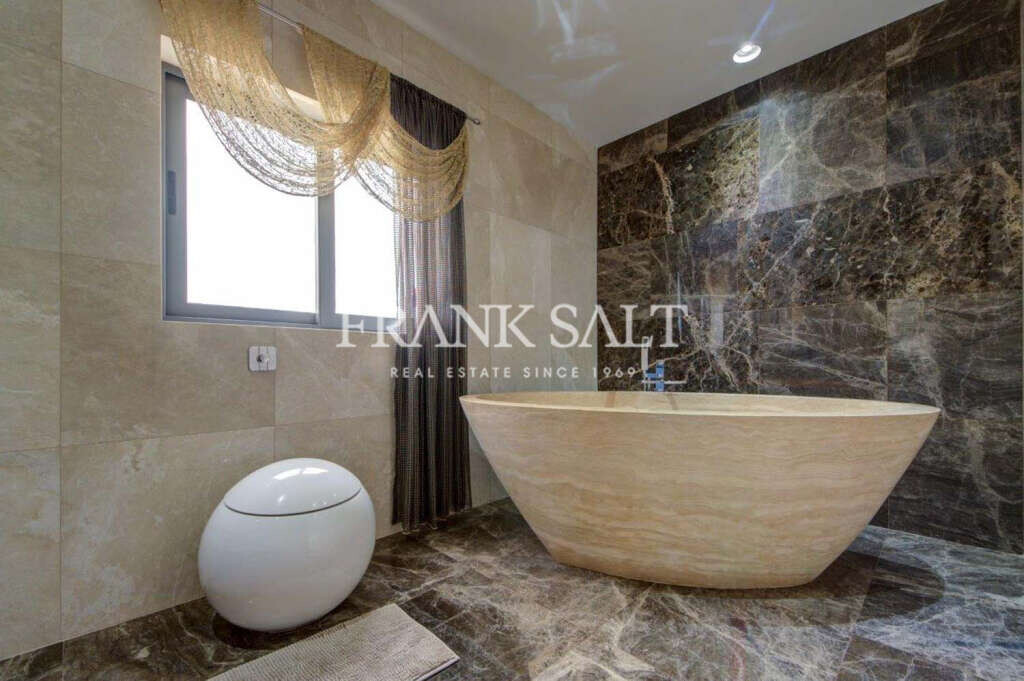 Zabbar, 3 Bedrooms Bedrooms, ,3 BathroomsBathrooms,For Sale,FRSA-752864