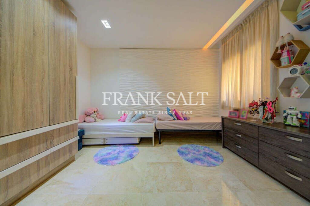 Zabbar, 3 Bedrooms Bedrooms, ,3 BathroomsBathrooms,For Sale,FRSA-752864