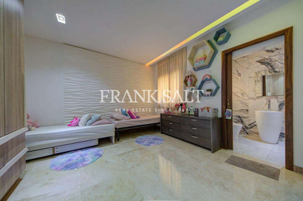 Zabbar, 3 Bedrooms Bedrooms, ,3 BathroomsBathrooms,For Sale,FRSA-752864