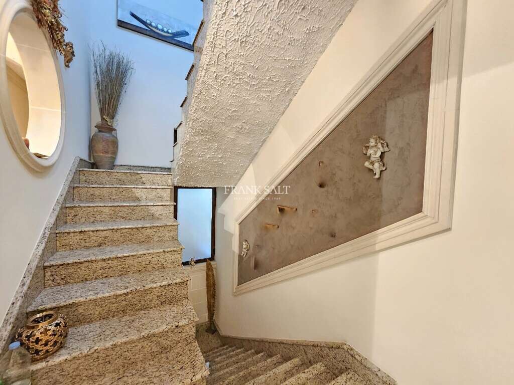 Tarxien, 3 Bedrooms Bedrooms, ,2 BathroomsBathrooms,For Sale,FRSA-427674