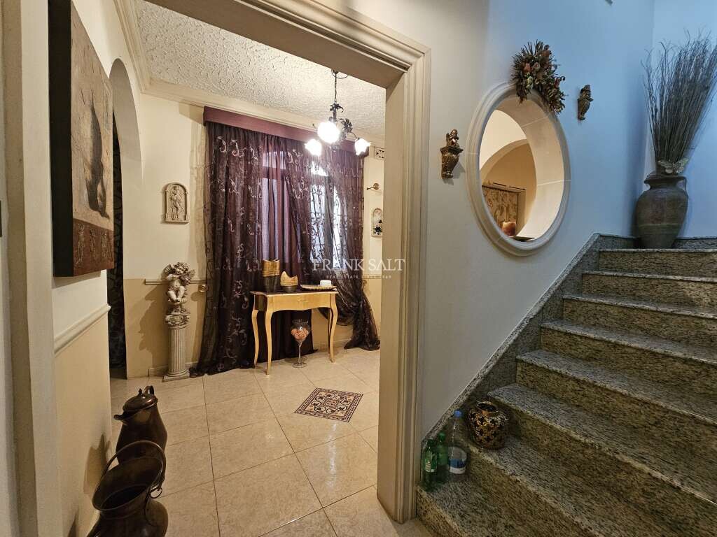 Tarxien, 3 Bedrooms Bedrooms, ,2 BathroomsBathrooms,For Sale,FRSA-427674