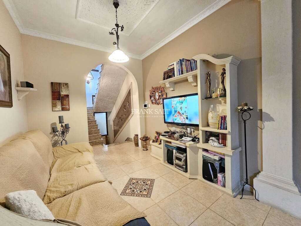 Tarxien, 3 Bedrooms Bedrooms, ,2 BathroomsBathrooms,For Sale,FRSA-427674