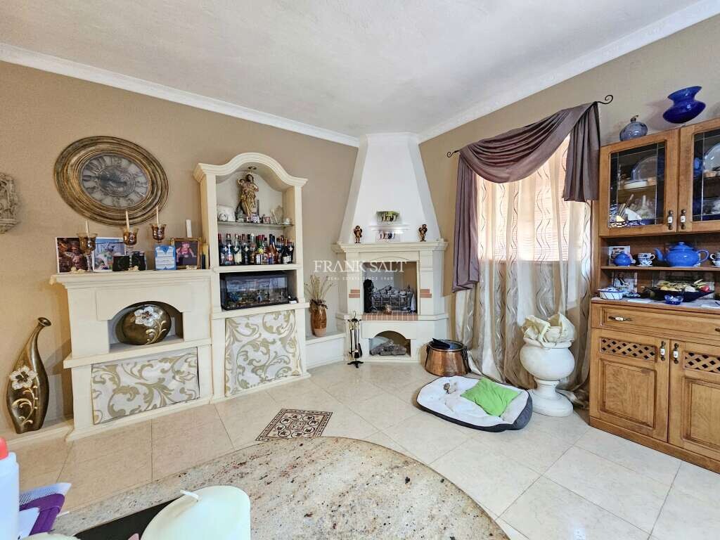 Tarxien, 3 Bedrooms Bedrooms, ,2 BathroomsBathrooms,For Sale,FRSA-427674