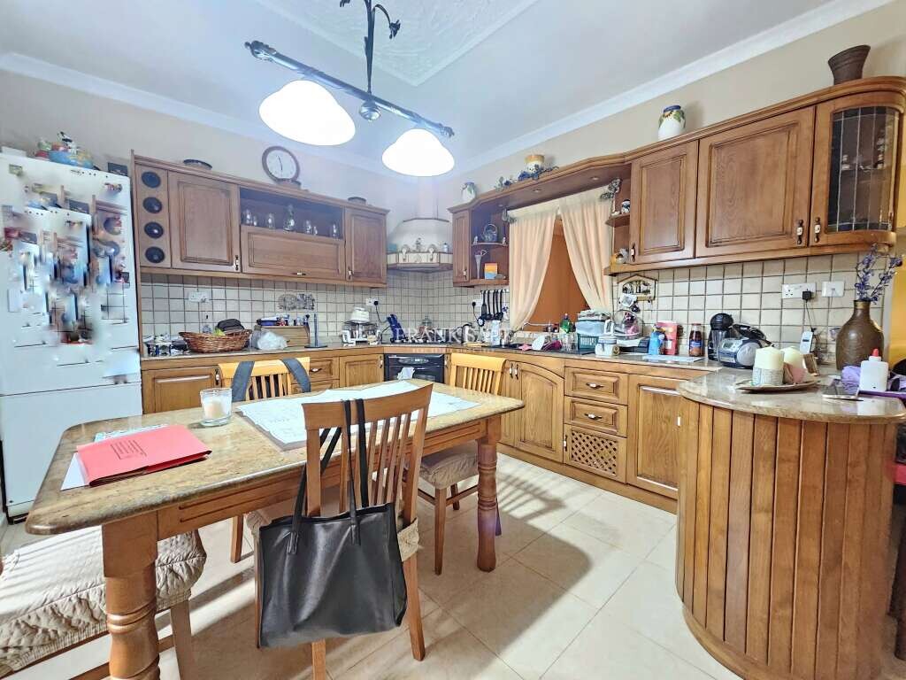 Tarxien, 3 Bedrooms Bedrooms, ,2 BathroomsBathrooms,For Sale,FRSA-427674