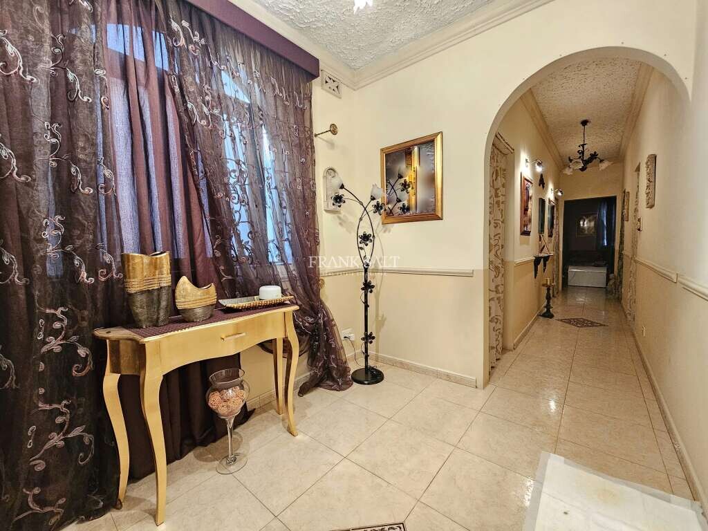Tarxien, 3 Bedrooms Bedrooms, ,2 BathroomsBathrooms,For Sale,FRSA-427674