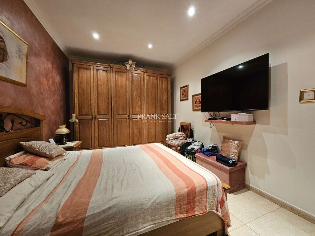 Tarxien, 3 Bedrooms Bedrooms, ,2 BathroomsBathrooms,For Sale,FRSA-427674