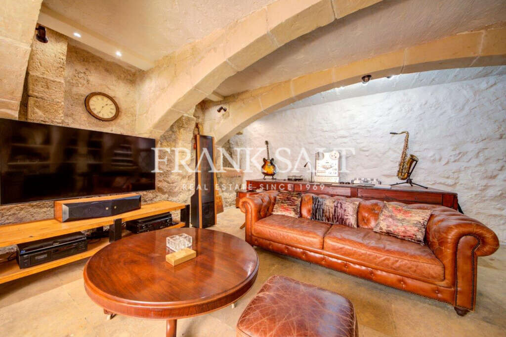 Dingli, 3 Bedrooms Bedrooms, ,1 BathroomBathrooms,For Sale,FRSA-715236