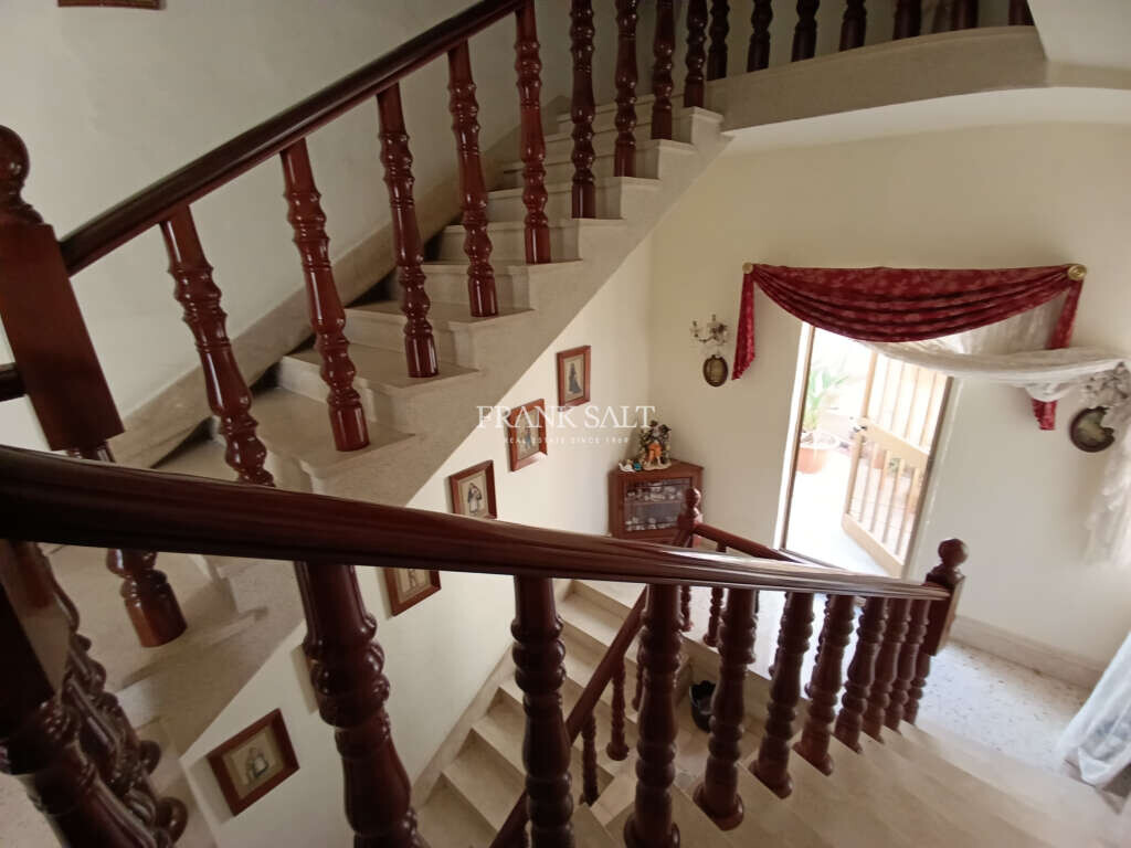 Rabat, 3 Bedrooms Bedrooms, ,2 BathroomsBathrooms,For Sale,FRSA-427662