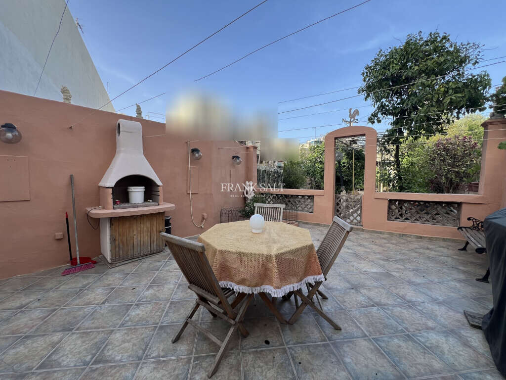 Paola, 4 Bedrooms Bedrooms, ,1 BathroomBathrooms,For Sale,FRSA-427652