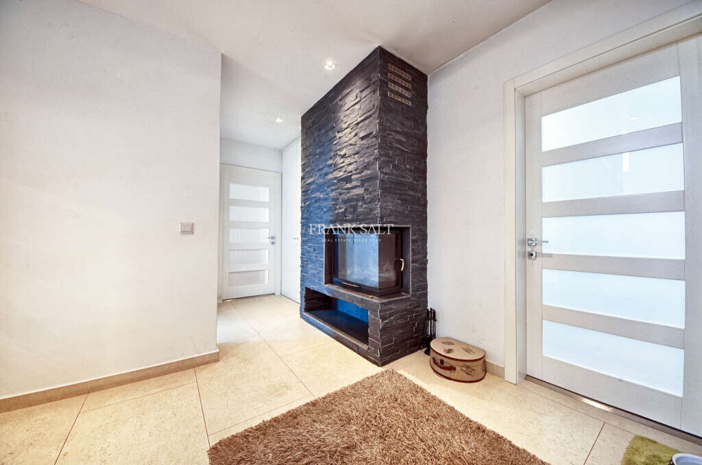 Madliena, 3 Bedrooms Bedrooms, ,2 BathroomsBathrooms,For Sale,FRSA-038132