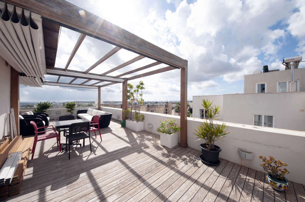 Madliena, 3 Bedrooms Bedrooms, ,2 BathroomsBathrooms,For Sale,FRSA-038132