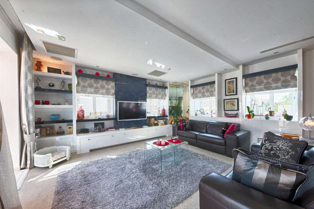 Madliena, 3 Bedrooms Bedrooms, ,2 BathroomsBathrooms,For Sale,FRSA-038132