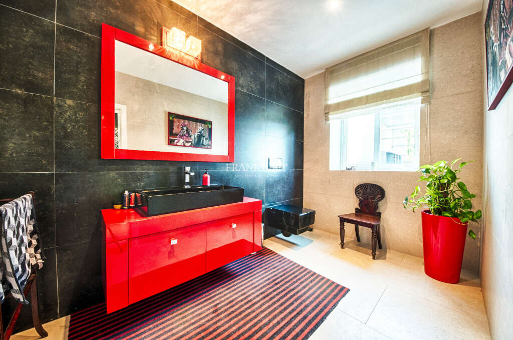 Madliena, 3 Bedrooms Bedrooms, ,2 BathroomsBathrooms,For Sale,FRSA-038132