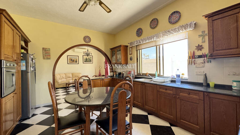 Mellieha, 3 Bedrooms Bedrooms, ,1 BathroomBathrooms,For Sale,FRSA-045744