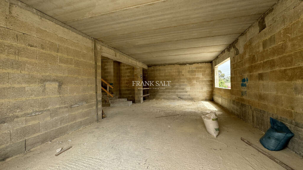 Madliena, 4 Bedrooms Bedrooms, ,1 BathroomBathrooms,For Sale,FRSA-045733