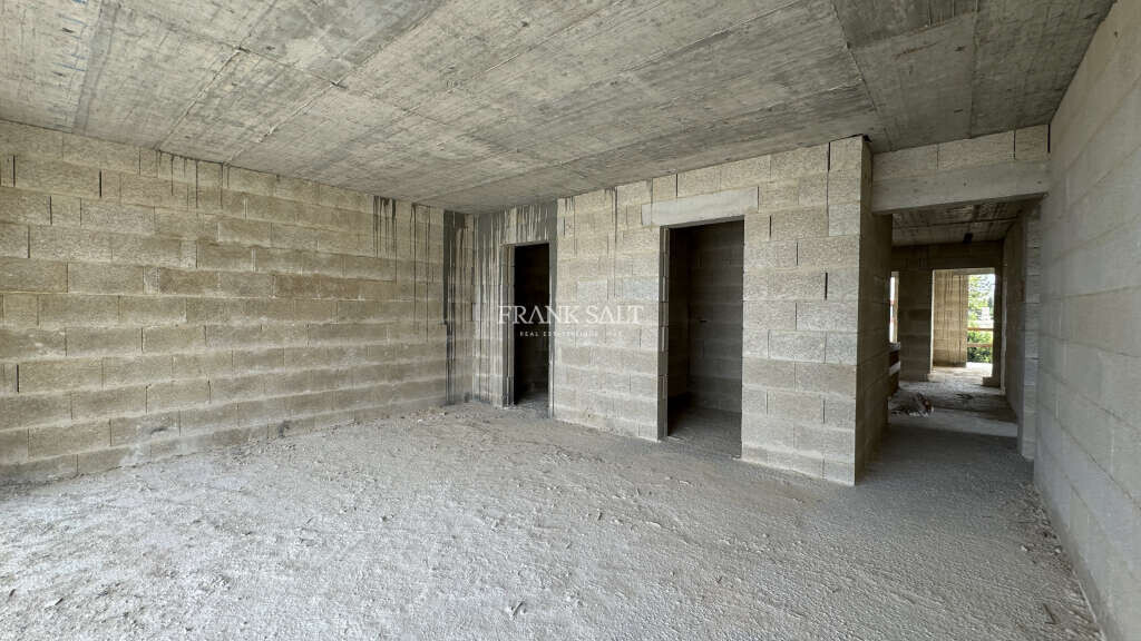 Madliena, 4 Bedrooms Bedrooms, ,1 BathroomBathrooms,For Sale,FRSA-045733