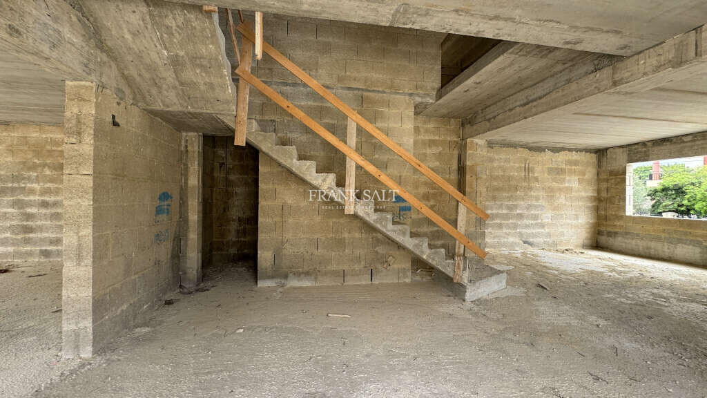 Madliena, 4 Bedrooms Bedrooms, ,1 BathroomBathrooms,For Sale,FRSA-045733