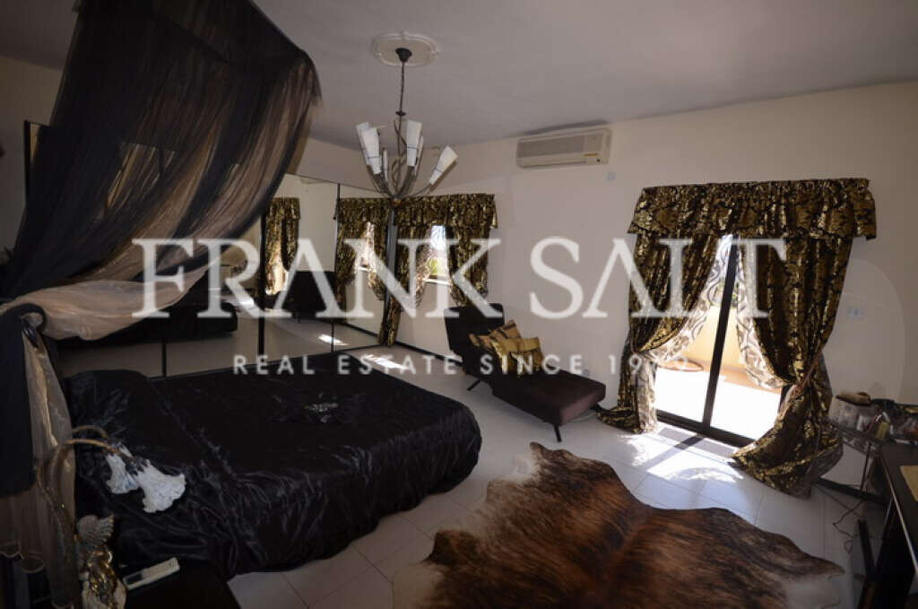 Pembroke, 3 Bedrooms Bedrooms, ,1 BathroomBathrooms,For Sale,FRSA-813902