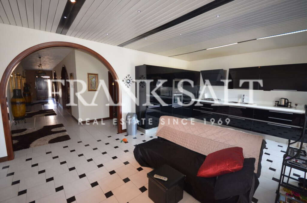 Pembroke, 3 Bedrooms Bedrooms, ,1 BathroomBathrooms,For Sale,FRSA-813902