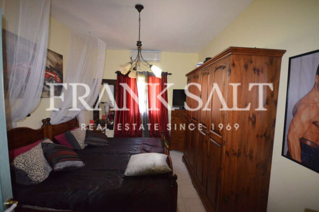 Pembroke, 3 Bedrooms Bedrooms, ,1 BathroomBathrooms,For Sale,FRSA-813902