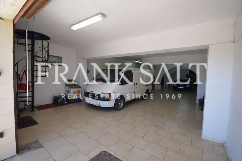 Pembroke, 3 Bedrooms Bedrooms, ,1 BathroomBathrooms,For Sale,FRSA-813902