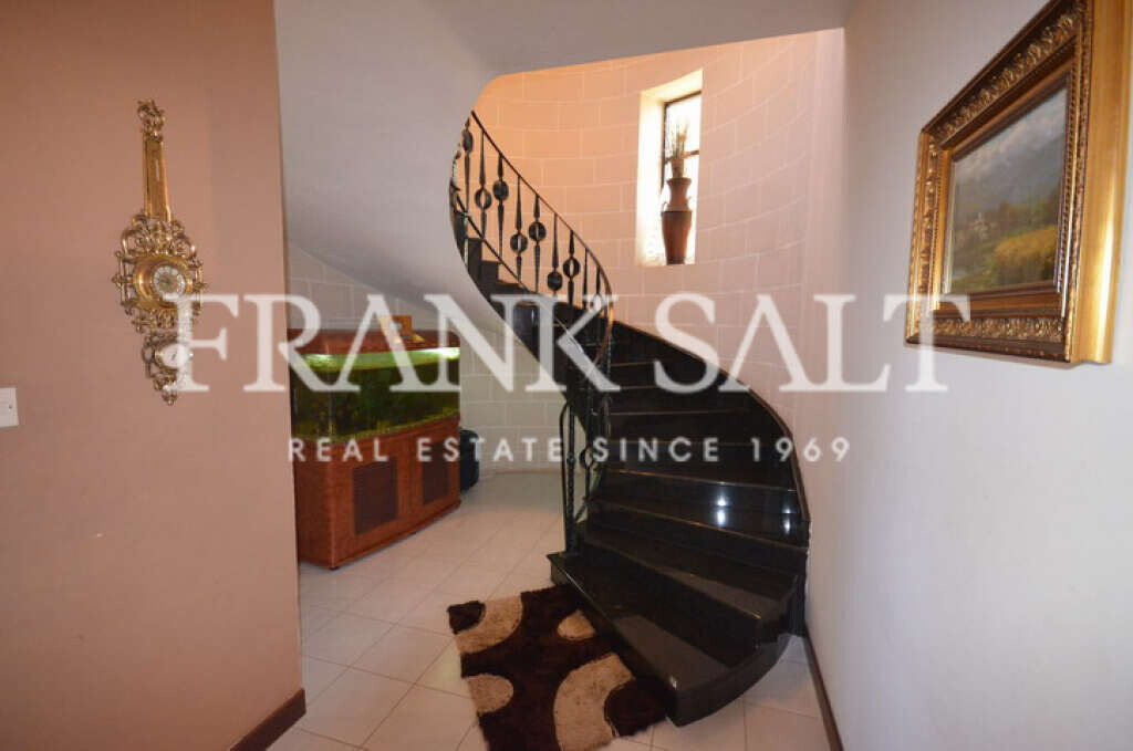 Pembroke, 3 Bedrooms Bedrooms, ,1 BathroomBathrooms,For Sale,FRSA-813902