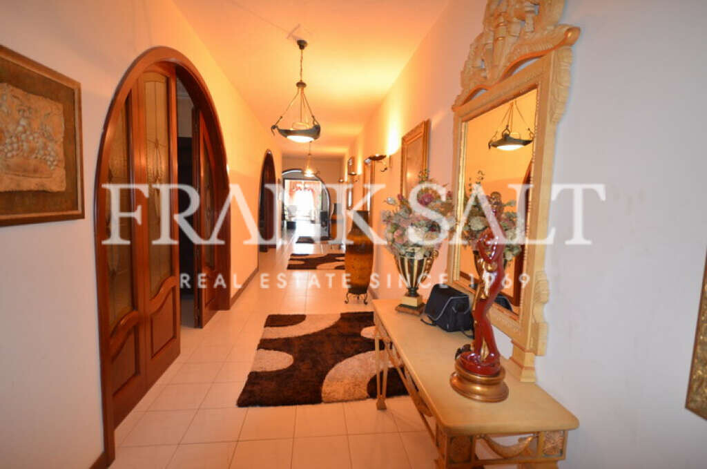 Pembroke, 3 Bedrooms Bedrooms, ,1 BathroomBathrooms,For Sale,FRSA-813902