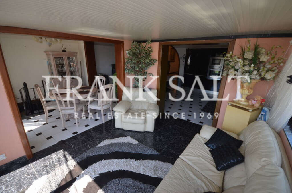 Pembroke, 3 Bedrooms Bedrooms, ,1 BathroomBathrooms,For Sale,FRSA-813902