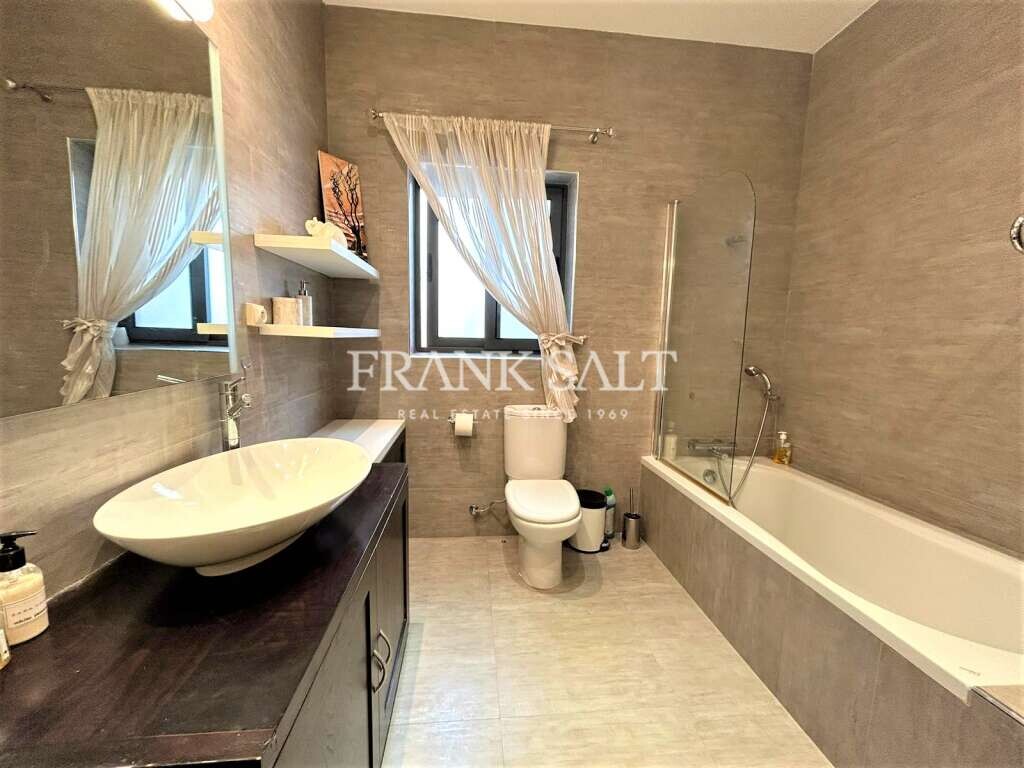 Sliema, 3 Bedrooms Bedrooms, ,1 BathroomBathrooms,For Sale,FRSA-045624