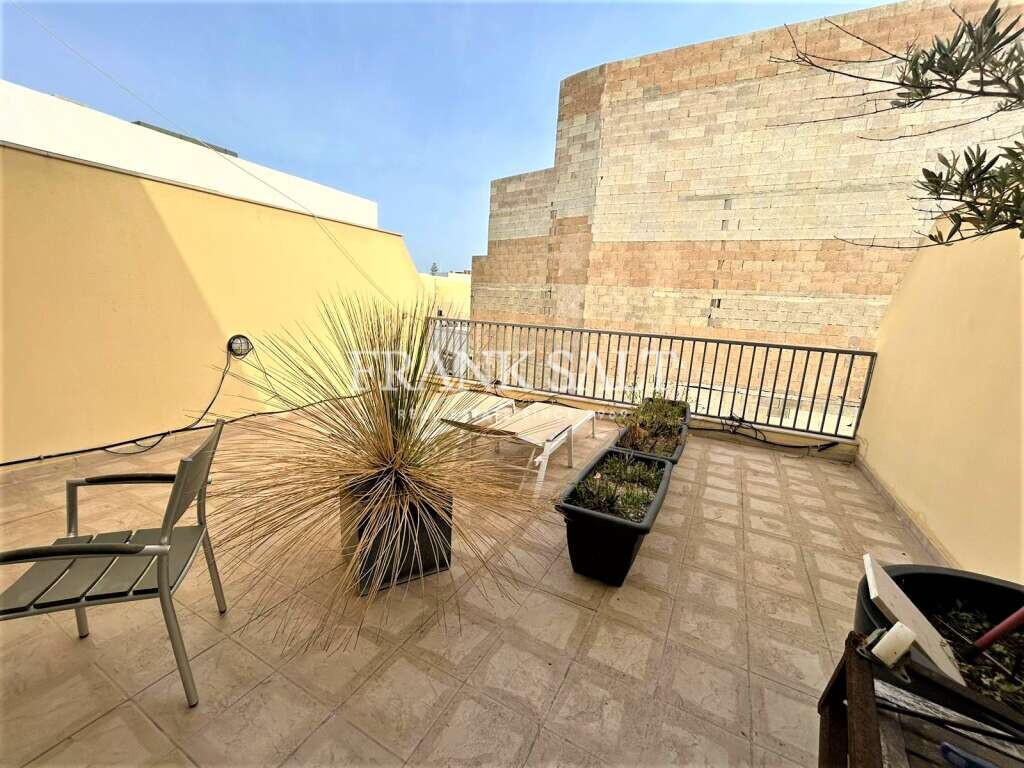 Sliema, 3 Bedrooms Bedrooms, ,1 BathroomBathrooms,For Sale,FRSA-045624