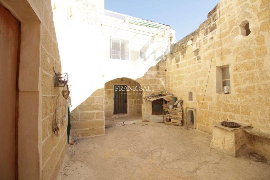 Mosta, 3 Bedrooms Bedrooms, ,1 BathroomBathrooms,For Sale,FRSA-427444