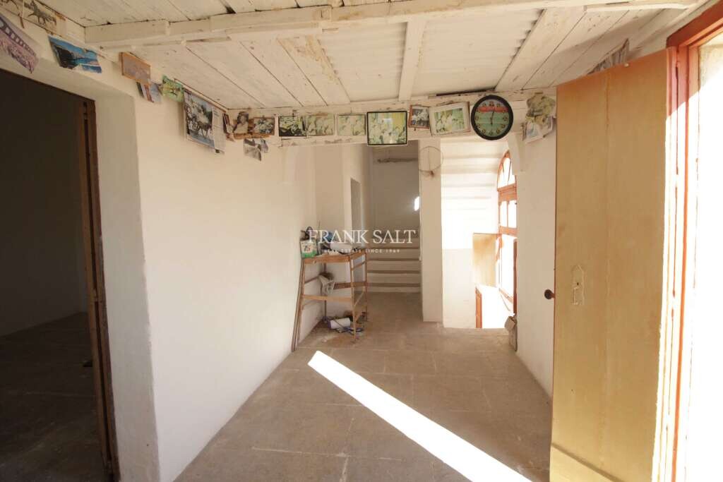 Mosta, 3 Bedrooms Bedrooms, ,1 BathroomBathrooms,For Sale,FRSA-427444