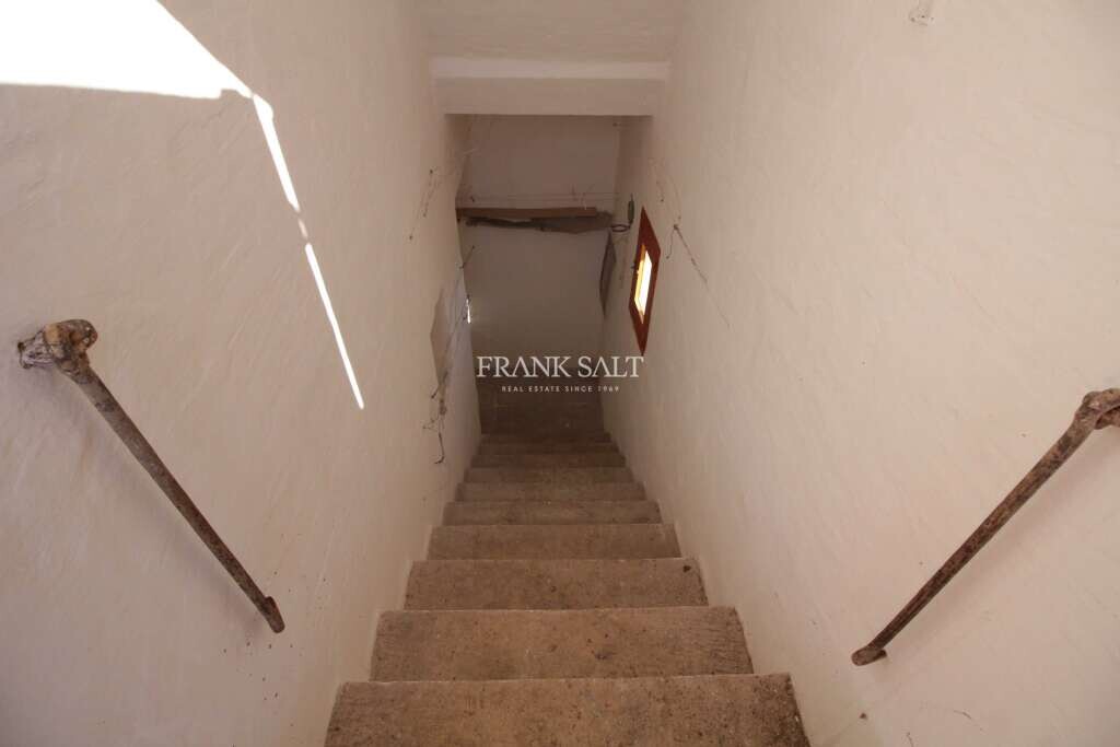 Mosta, 3 Bedrooms Bedrooms, ,1 BathroomBathrooms,For Sale,FRSA-427444