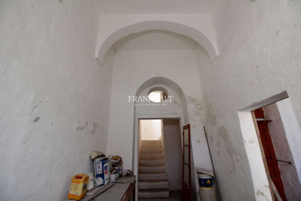 Mosta, 3 Bedrooms Bedrooms, ,1 BathroomBathrooms,For Sale,FRSA-427444