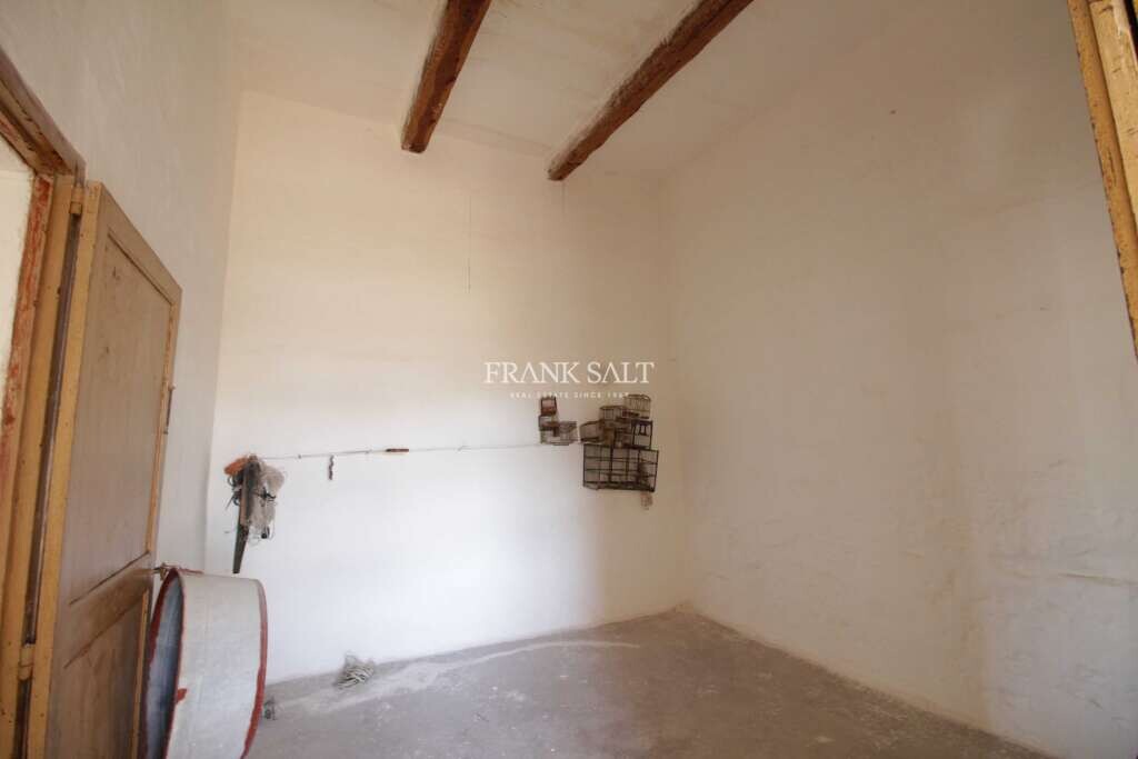 Mosta, 3 Bedrooms Bedrooms, ,1 BathroomBathrooms,For Sale,FRSA-427444