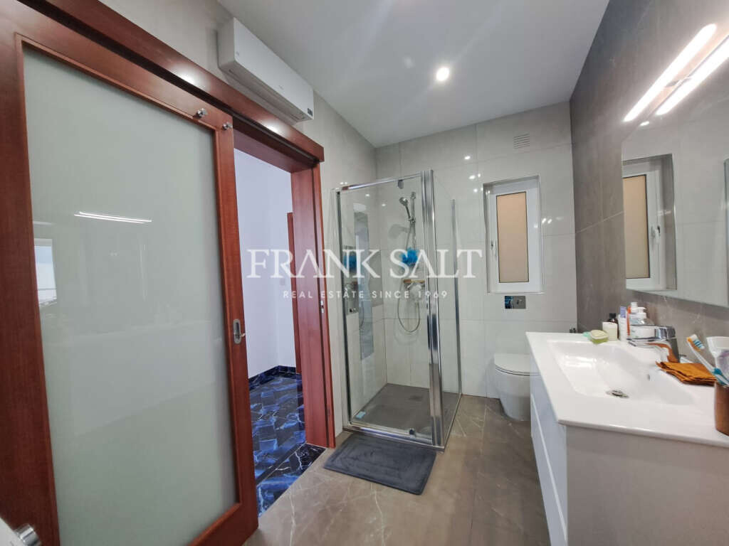 Qawra, 1 Bedroom Bedrooms, ,1 BathroomBathrooms,For Sale,FRSA-715172