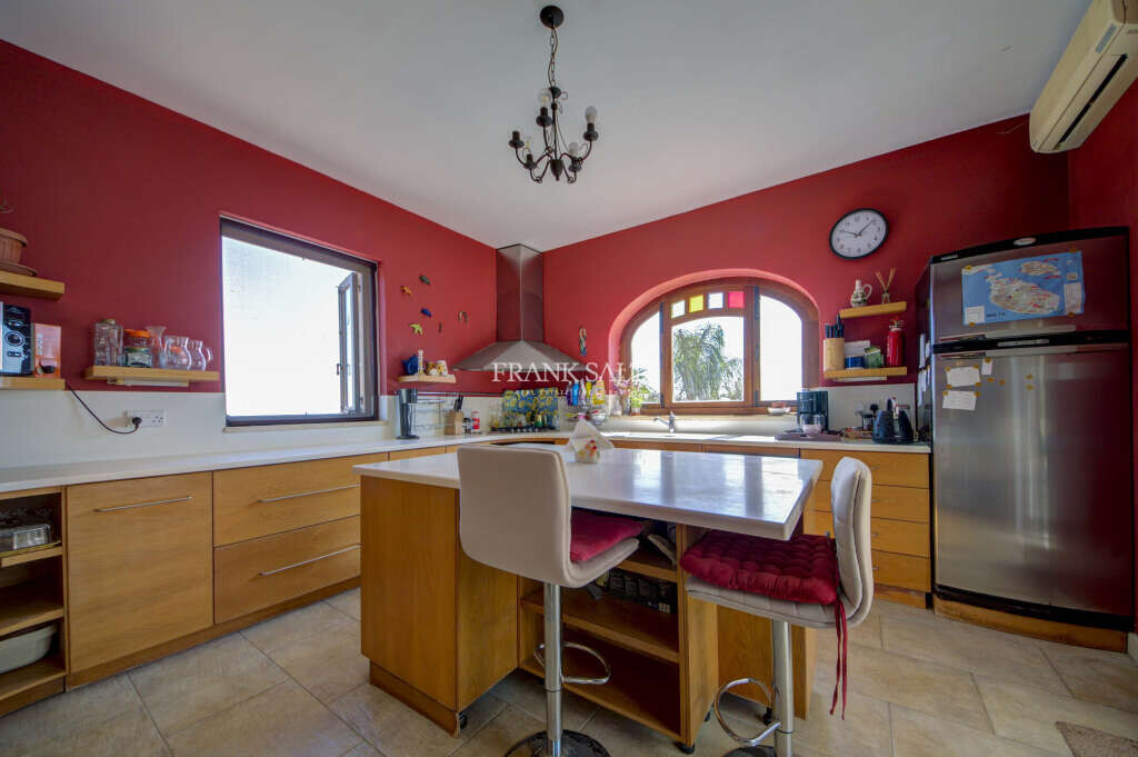 Siggiewi, 4 Bedrooms Bedrooms, ,6 BathroomsBathrooms,For Sale,FRSA-040594