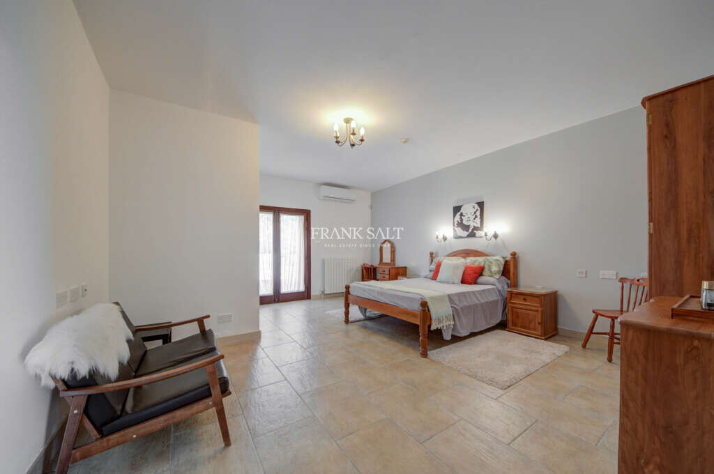 Siggiewi, 4 Bedrooms Bedrooms, ,6 BathroomsBathrooms,For Sale,FRSA-040594